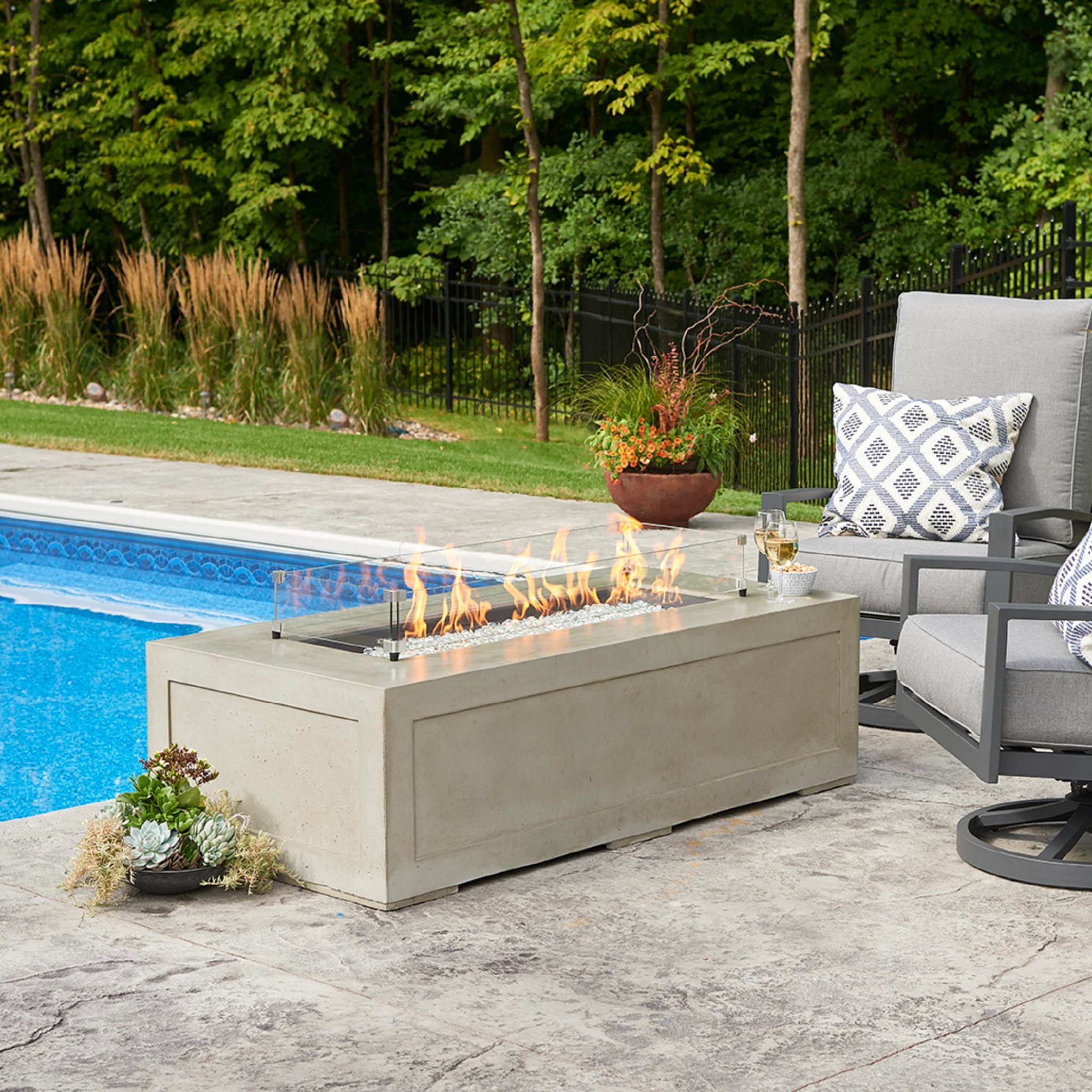 Outdoor GreatRoom Cove Fire Pit Table - Image 4